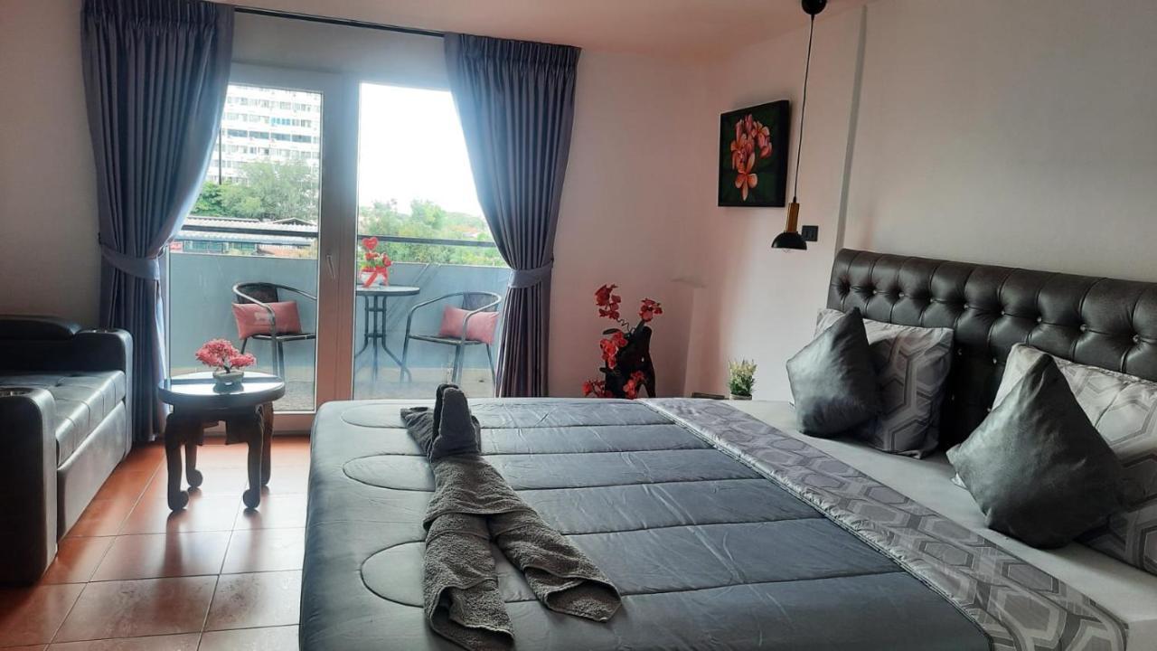 Happy Beach Jomtien Guesthouse Экстерьер фото