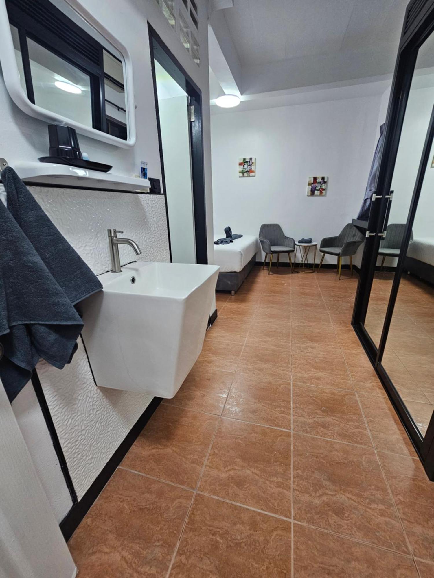 Happy Beach Jomtien Guesthouse Экстерьер фото