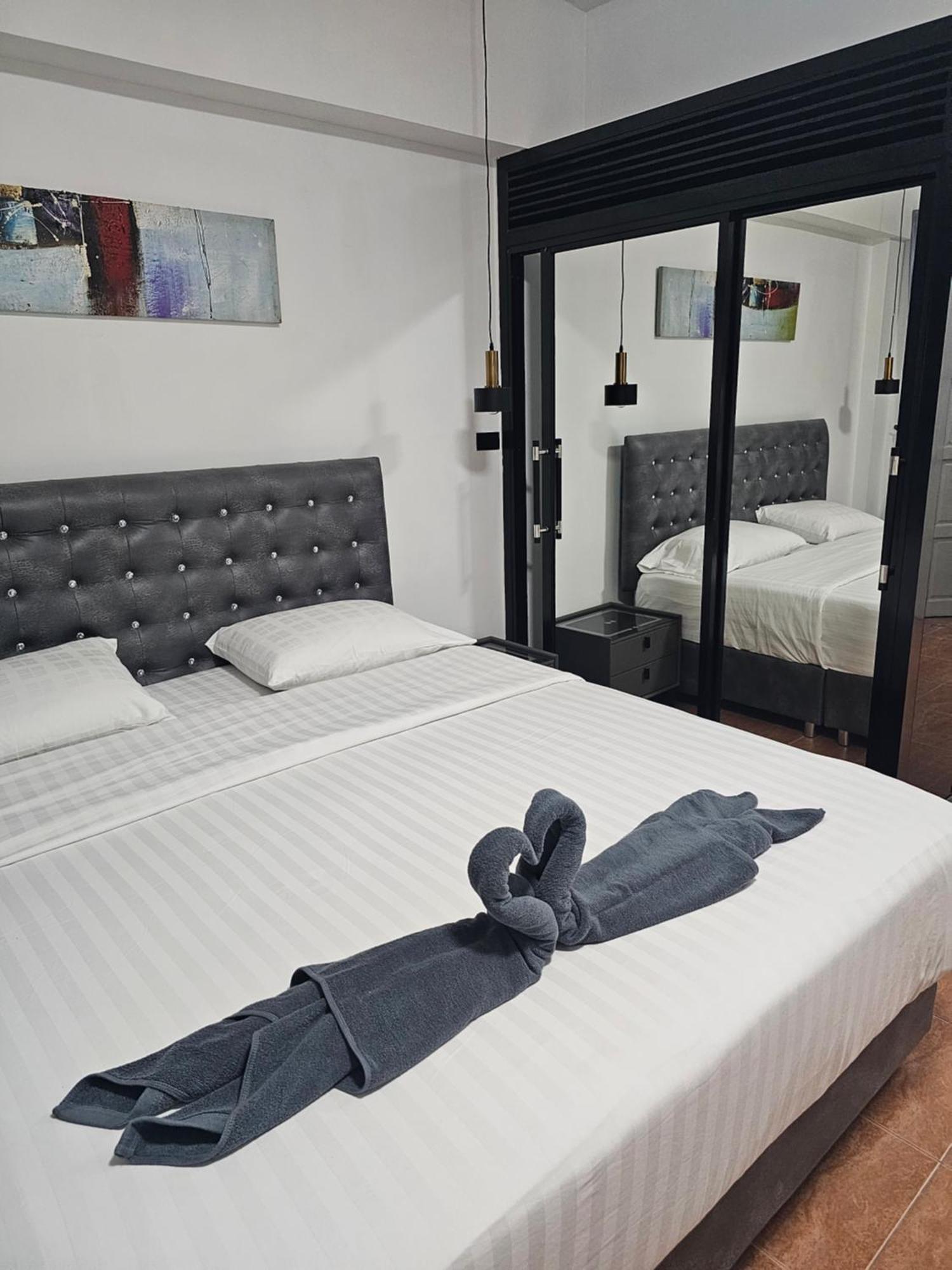 Happy Beach Jomtien Guesthouse Экстерьер фото